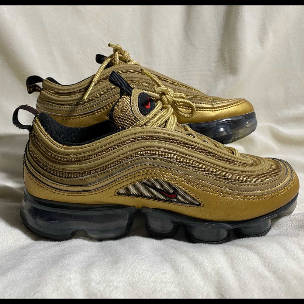 Youth size 5 Nike Air Vapormax ‘97 (GS)